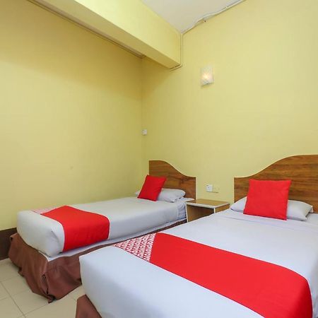 Oyo 90162 Aj Hotel Kuala Berang Екстериор снимка