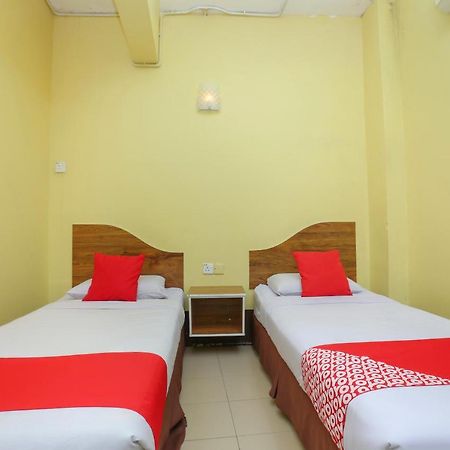 Oyo 90162 Aj Hotel Kuala Berang Екстериор снимка