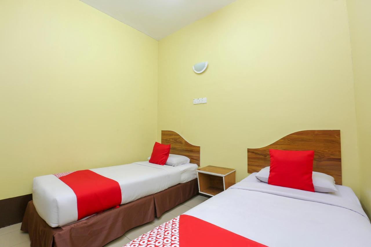 Oyo 90162 Aj Hotel Kuala Berang Екстериор снимка