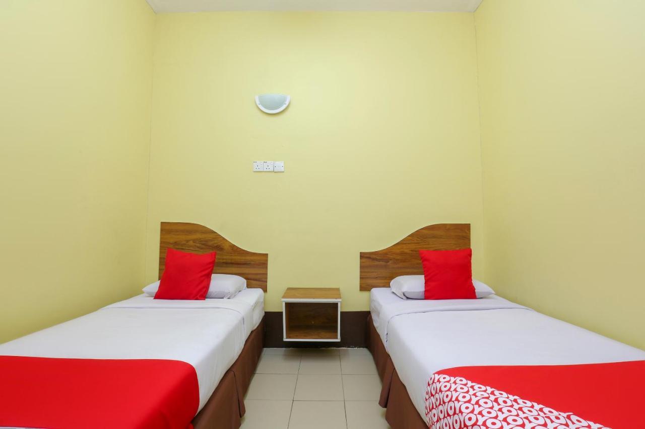 Oyo 90162 Aj Hotel Kuala Berang Екстериор снимка