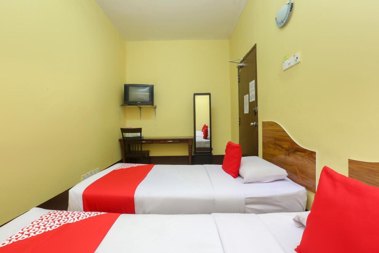 Oyo 90162 Aj Hotel Kuala Berang Екстериор снимка