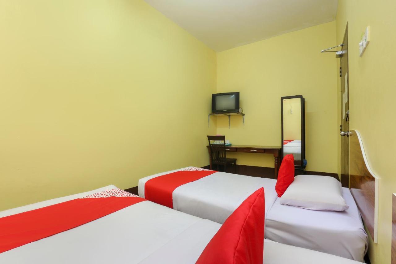 Oyo 90162 Aj Hotel Kuala Berang Екстериор снимка