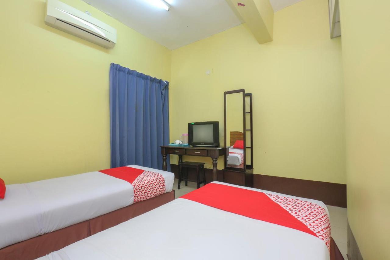 Oyo 90162 Aj Hotel Kuala Berang Екстериор снимка